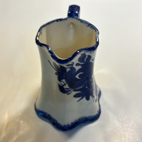 Milk pitcher vintage blue floral with white background made in Tennessee - Picture 3 of 5